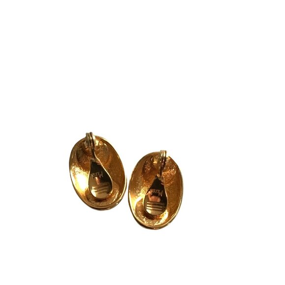 BEAUTIFUL WOMENS SMALL CREAM TONE EARRINGS - Picture 3 of 3